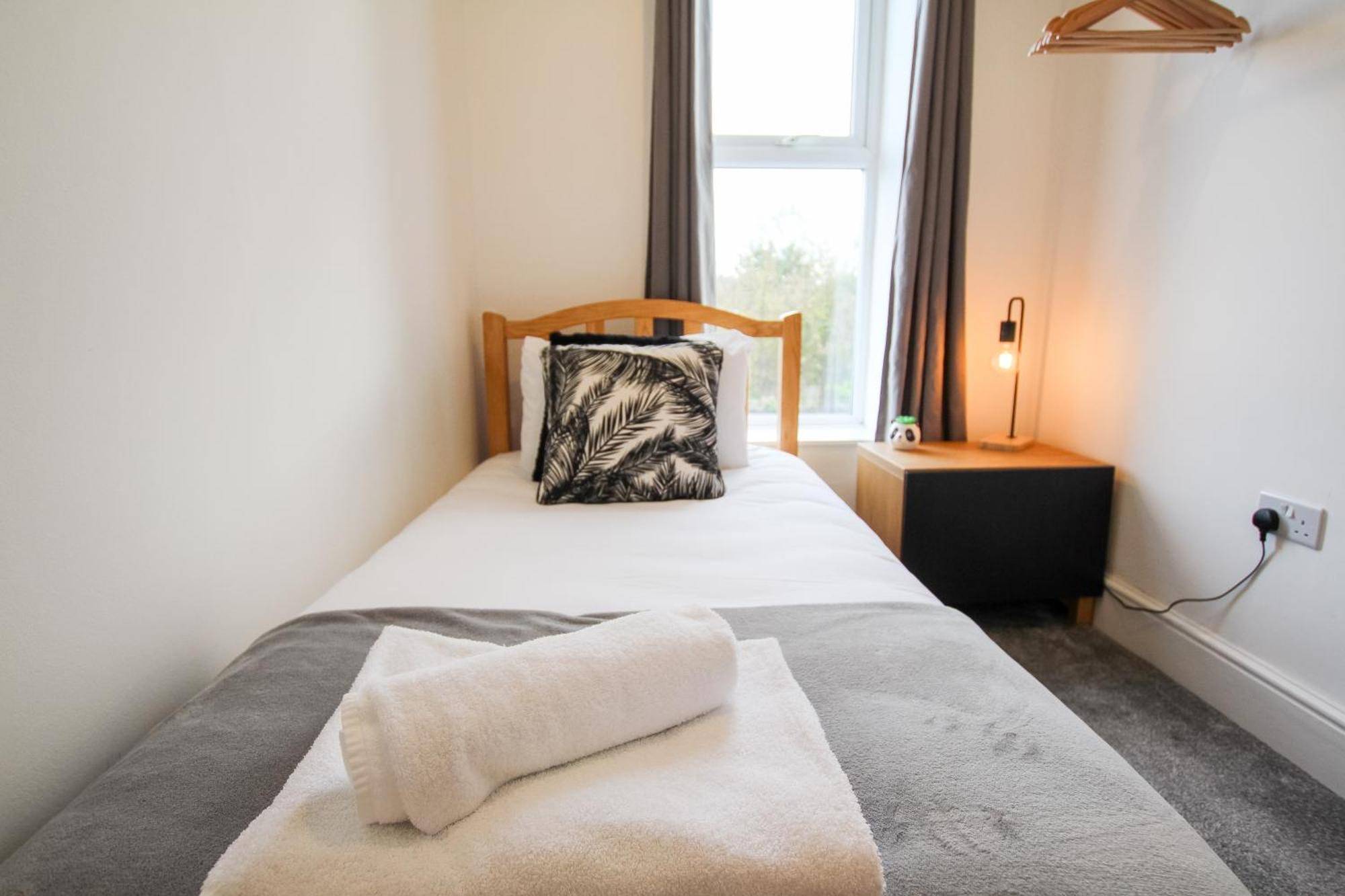 Fairways View - Spacious Apartment - Sleeps 6 - Lovely Views - By Rework Accommodation Hoylake Eksteriør bilde