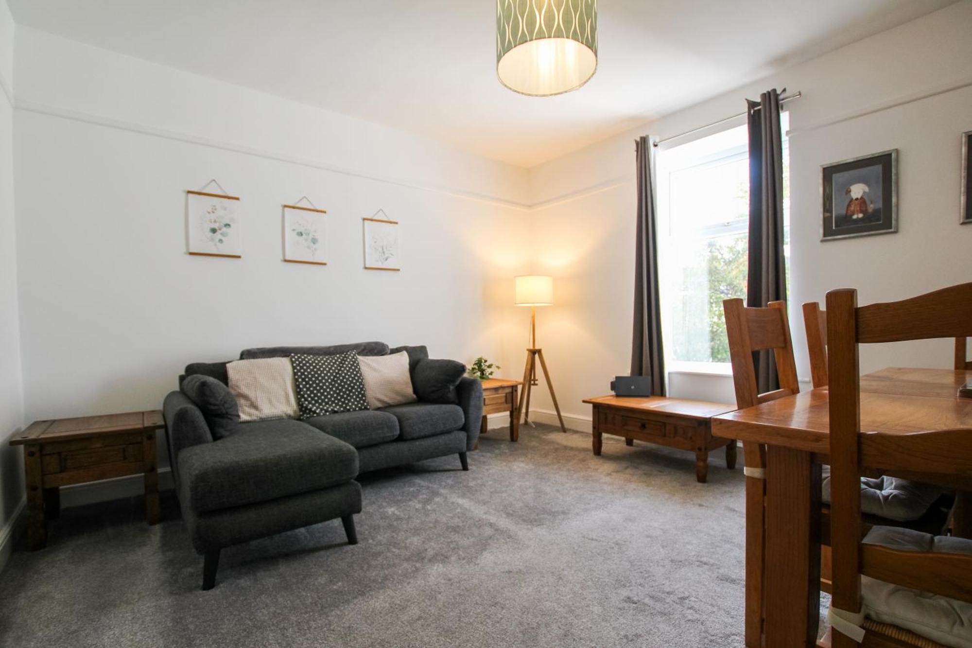 Fairways View - Spacious Apartment - Sleeps 6 - Lovely Views - By Rework Accommodation Hoylake Eksteriør bilde