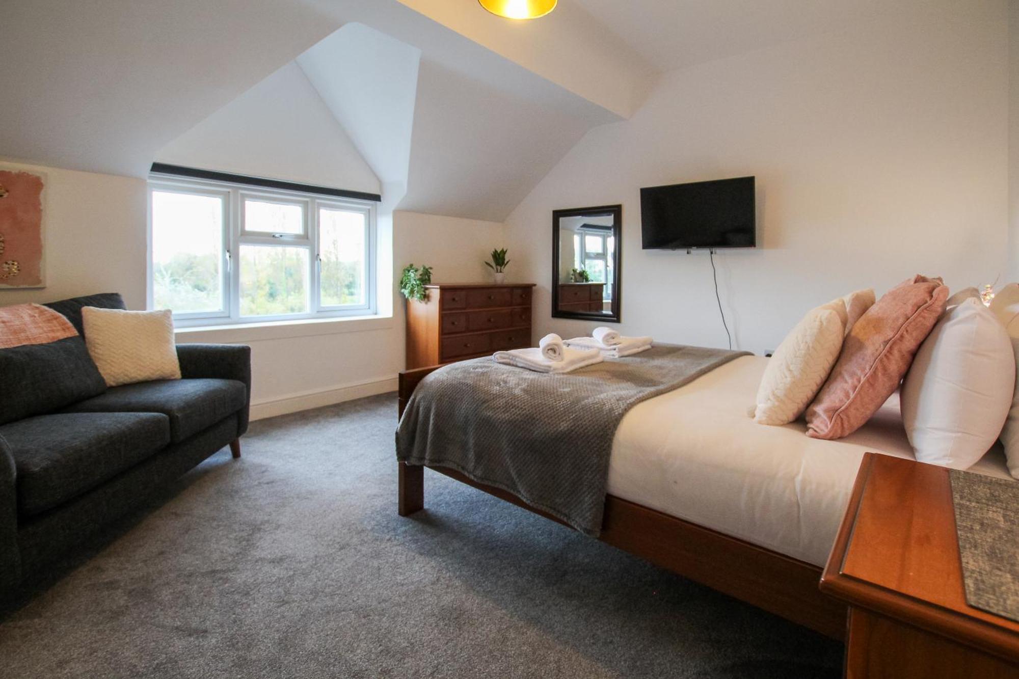 Fairways View - Spacious Apartment - Sleeps 6 - Lovely Views - By Rework Accommodation Hoylake Eksteriør bilde