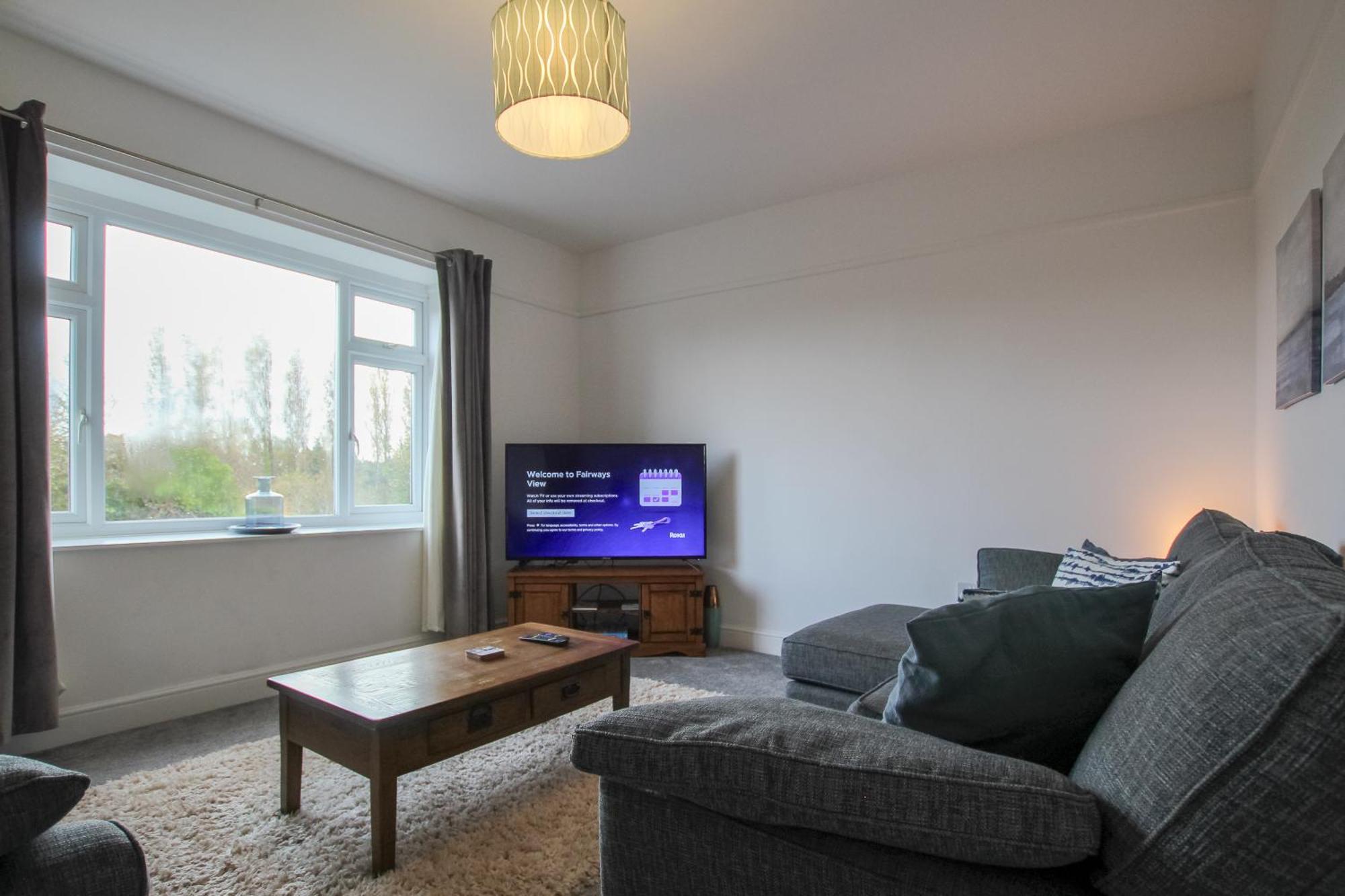 Fairways View - Spacious Apartment - Sleeps 6 - Lovely Views - By Rework Accommodation Hoylake Eksteriør bilde