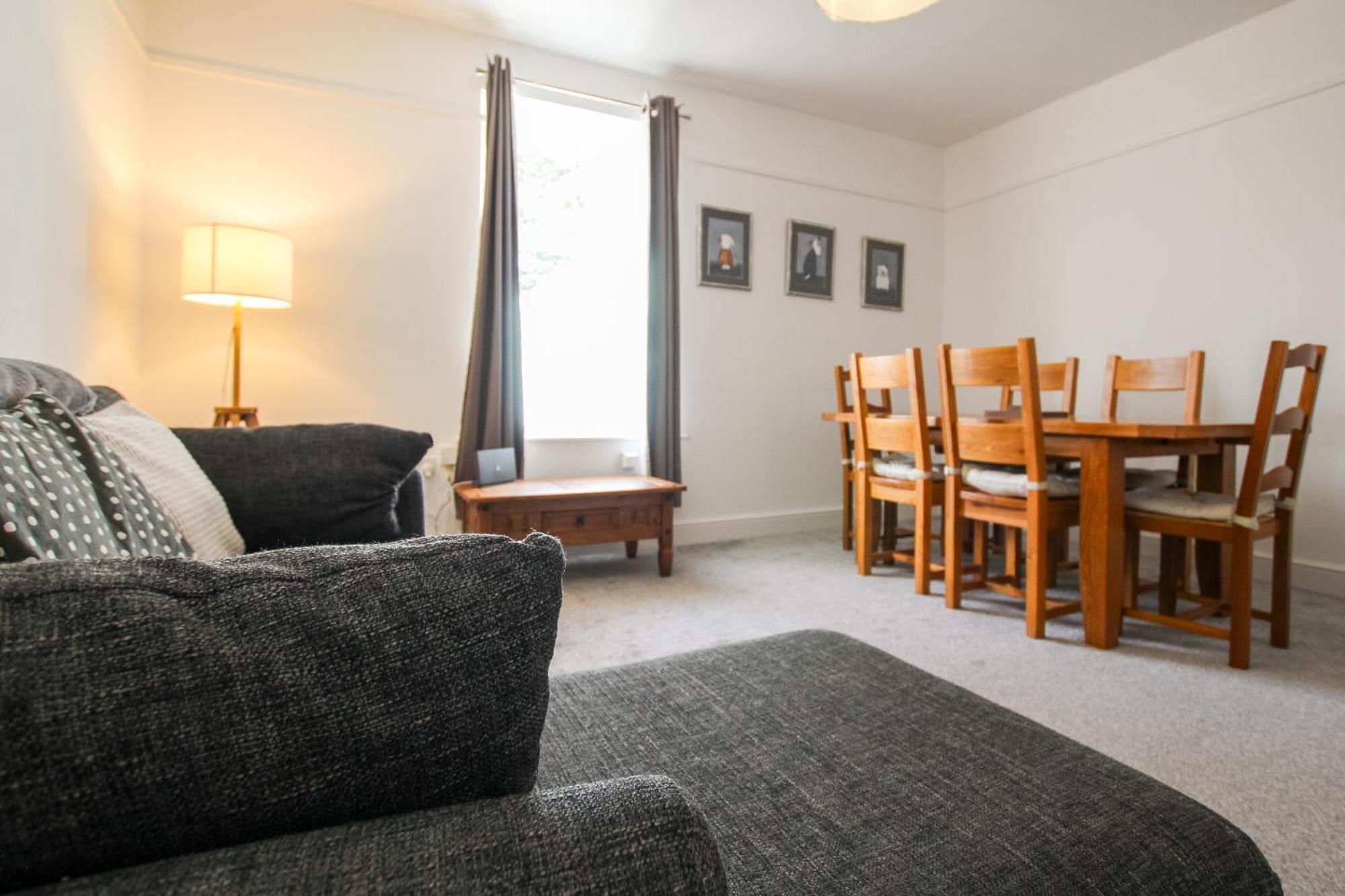 Fairways View - Spacious Apartment - Sleeps 6 - Lovely Views - By Rework Accommodation Hoylake Eksteriør bilde